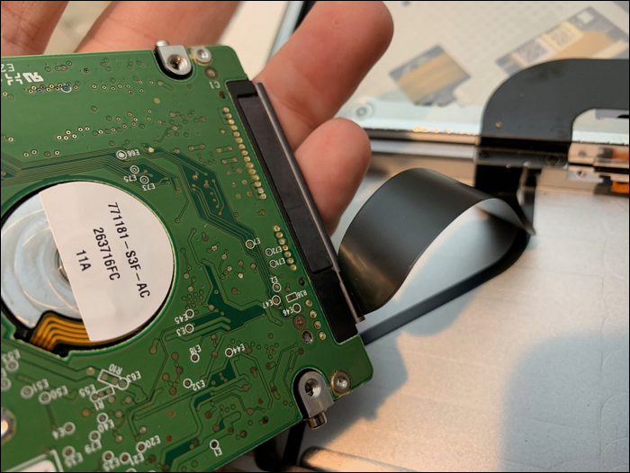 remove-hard-drive-of-macbook-pro.png